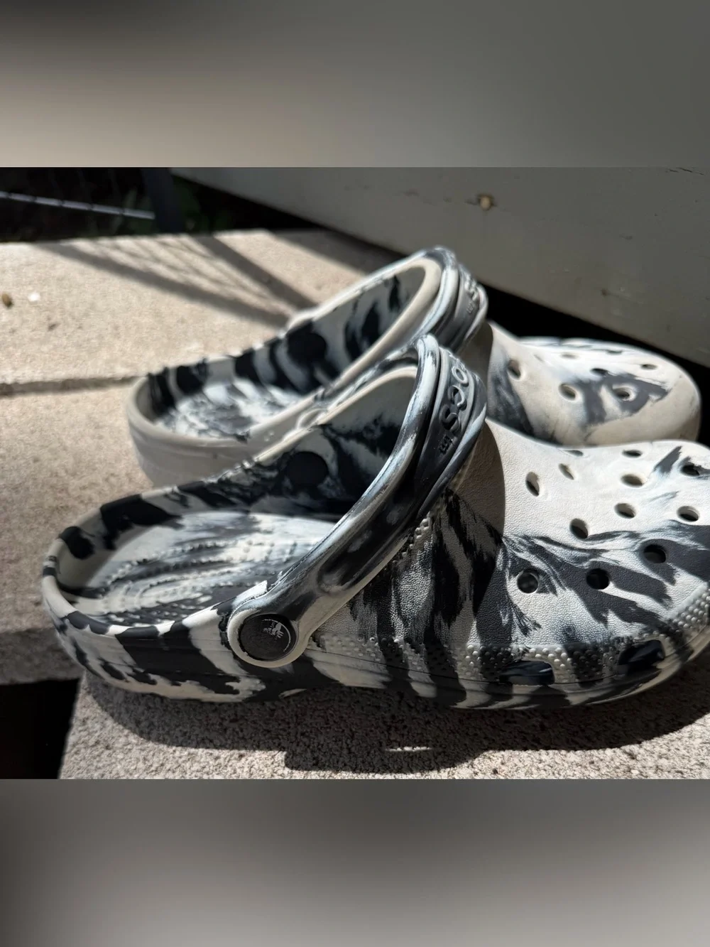 CROCS Kids' Marble Pattern Classic Clog - Black & White size 4